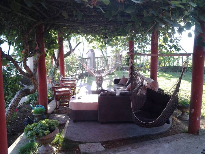 "Hrabri Vuk" mit Garten und Terrasse in Municipio de Budva