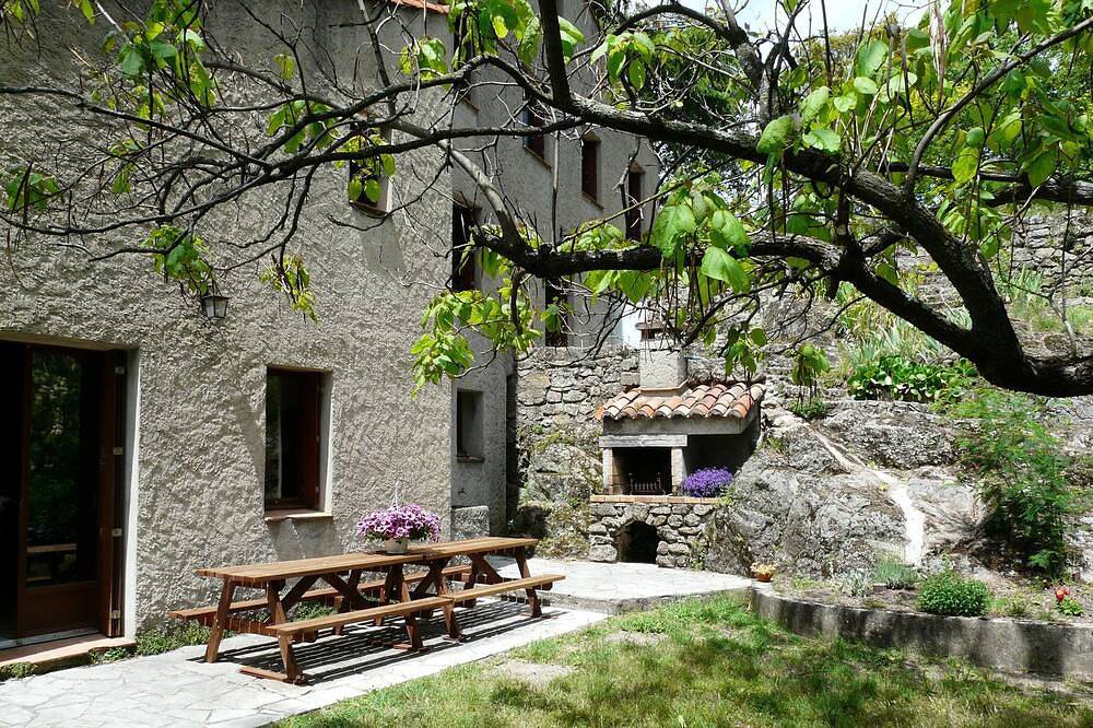 Sud Cévennes, grand gîte pour 15 personnes in Mandagout, Parc national des Cévennes