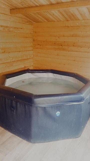 Gîte pour 6 personnes, avec terrasse et jacuzzi dans Moulins en Bessin