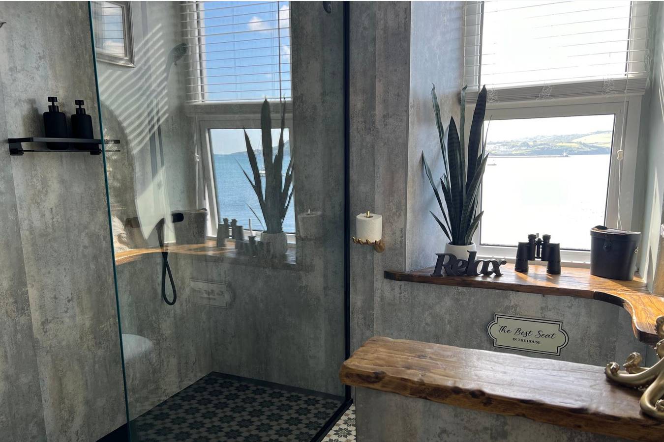 Seafront Cottage - Beach Access - Pet Friendly in Plymouth, Südwestengland