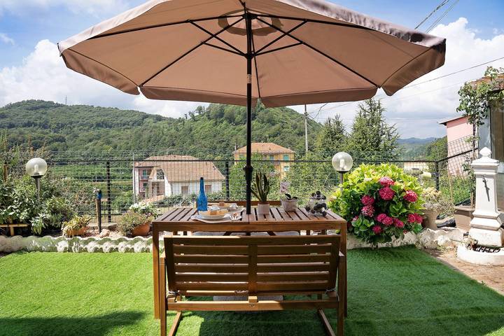 Hel lägenhet, Apartment 'La Casa Di Giosy' with Private Garden and Wi-Fi in Ferrania (Cairo Montenotte), Cairo Montenotte