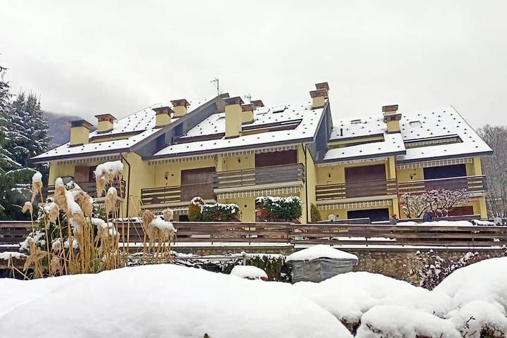 Gîte pour 4 personnes, avec Terrasse et Jardin à Taceno