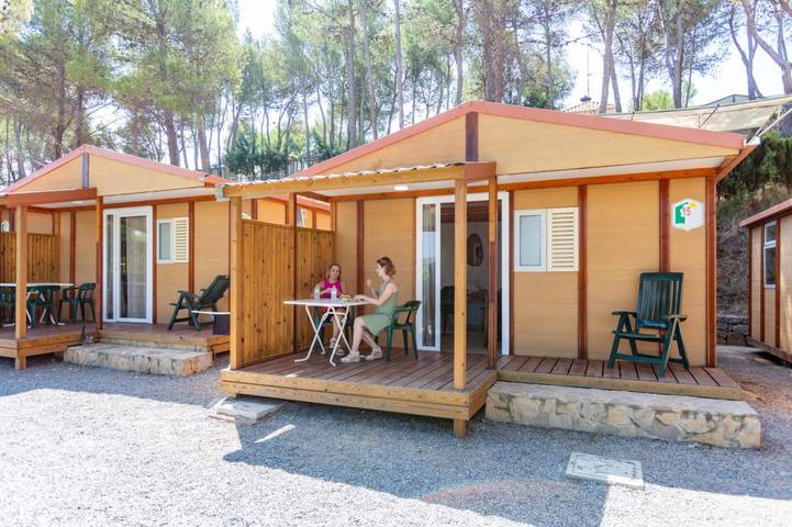 Bungalow para 5 personas, con Terraza y Jardín además de Piscina para niños y Piscina en Ayódar