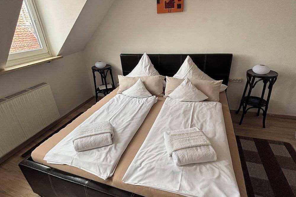 Ganze Wohnung, Helles Studio-Apartment – Zentral, Bahnhofsnähe, Bayreuth in Frankenalb