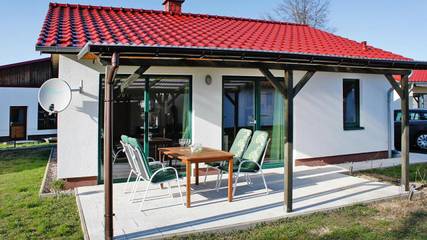 Ferienhaus für 4 Personen, mit Pool und Terrasse in Mecklenburgische Seenplatte