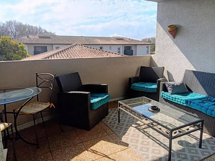 Appartement de vacances pour 2 personnes, avec piscine ainsi que terrasse et vue