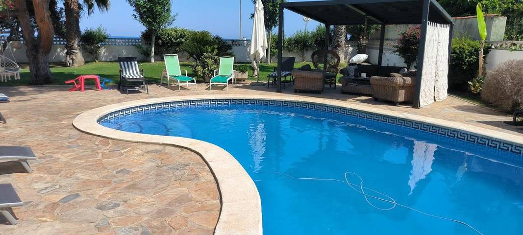 Chalet para 15 personas, con Balcón y Jacuzzi además de Terraza y Jardín en Vinaroz