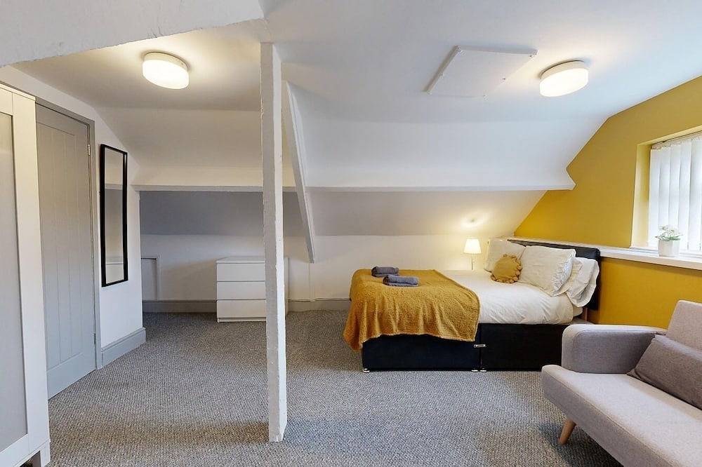 Central, Stunning 3-Bed House - Free Parking in Sunderland
