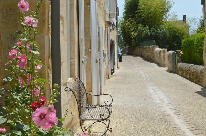 Maison d’hôte pour 4 personnes, avec Terrasse ainsi que Jardin et Vue dans Couvent des Cordeliers