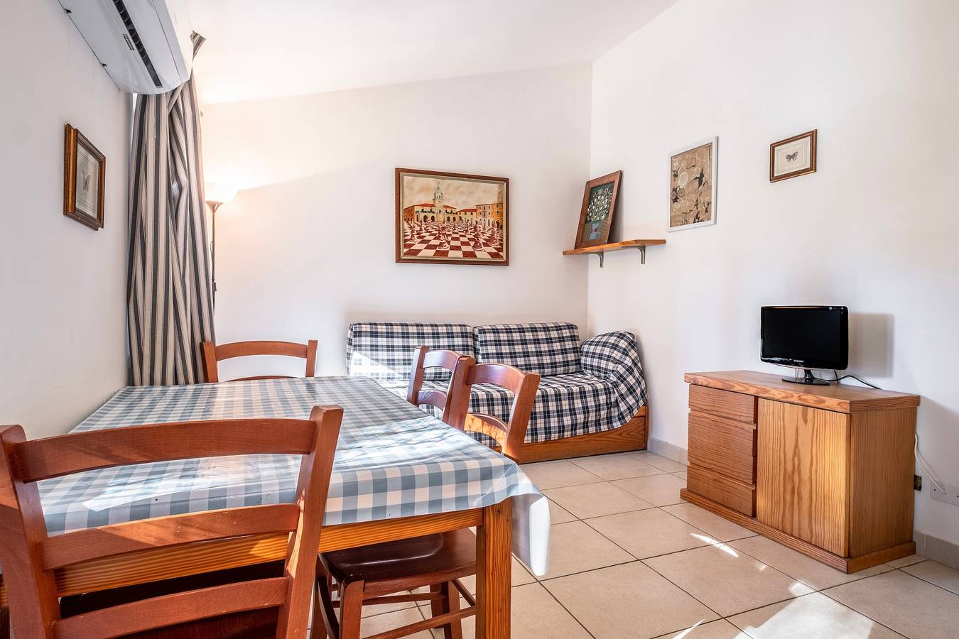 Entire apartment, Apartment 'La Capannuccia A' with Shared Garden, Wi-Fi and Air Conditioning in Orbetello, Grosseto Province
