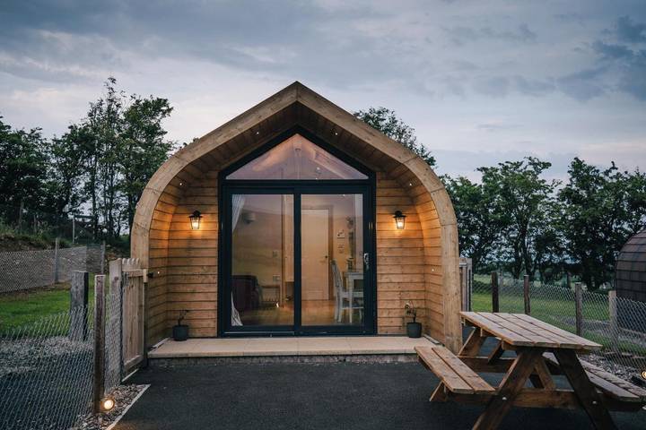 Glamping for 5 people, with garden and view in Northern Ireland