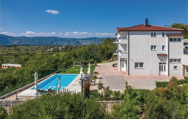 Reizende Ferienwohnung mit einem Schlafzimmer, Pool, WLAN und Terrasse in der Nähe von Fluss und See in Imotski, Makarska Riviera