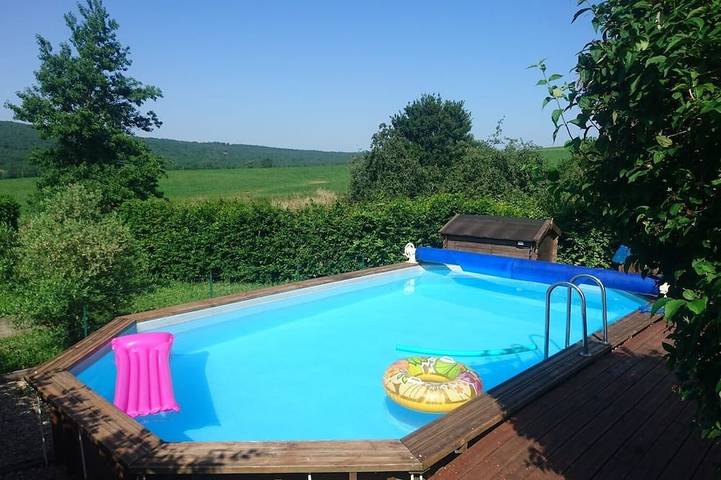 Gîte pour 5 personnes, avec Terrasse ainsi que Jardin et Piscine