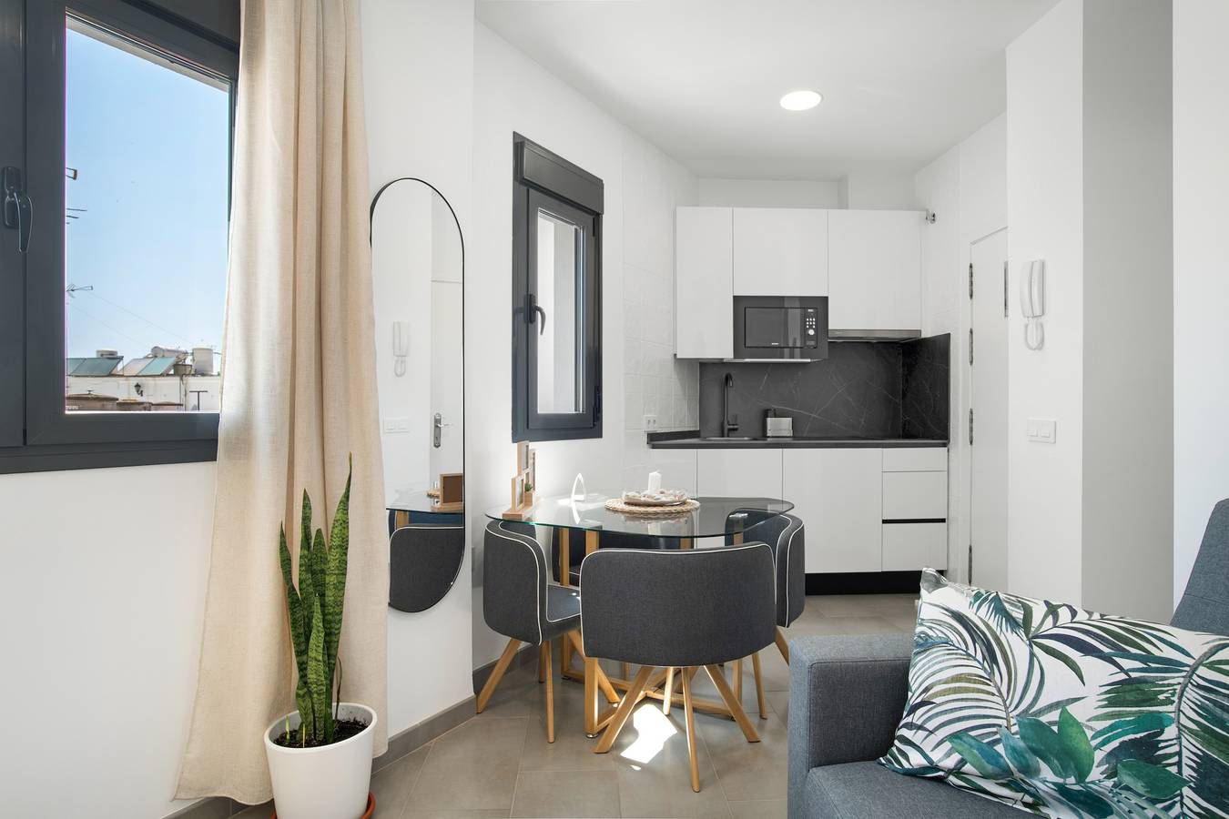 Entire apartment, Apartment 'Cervantes Homes No3' with Shared Terrace, Wi-Fi and Air Conditioning in Conil de la Frontera, Costa de la Luz