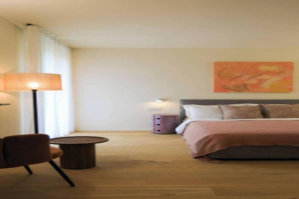 Modern Elegance with Stunning Mountain & Partial Lake Views in Menaggio, Commune de Menaggio