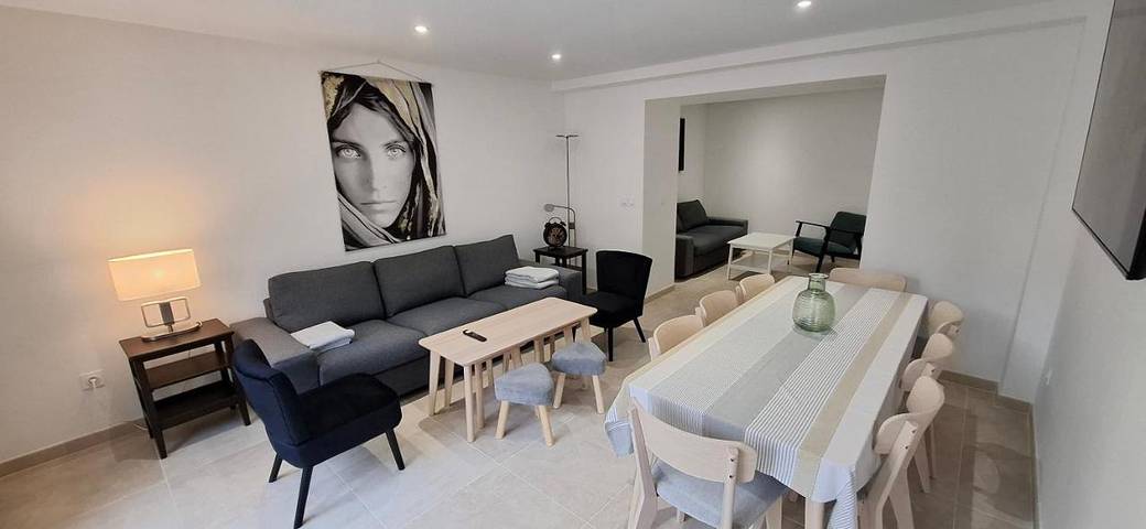 Location de vacances pour 10 personnes, avec balcon à Villeneuve-sur-Yonne - 2
