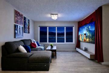 Holiday Home for 15 People in Calgary, Canadian Rocky Mountains, Photo 2