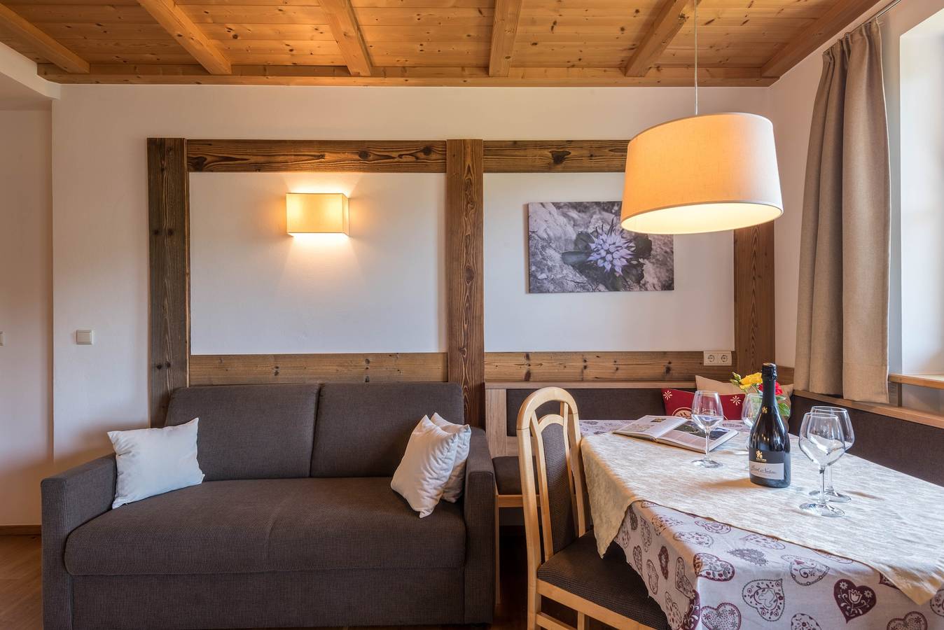 Entire apartment, Family-Friendly Apartment "Alpe Unterkehrhof" with Mountain View, Garden & Terrace in Lajen, Dolomiti Superski
