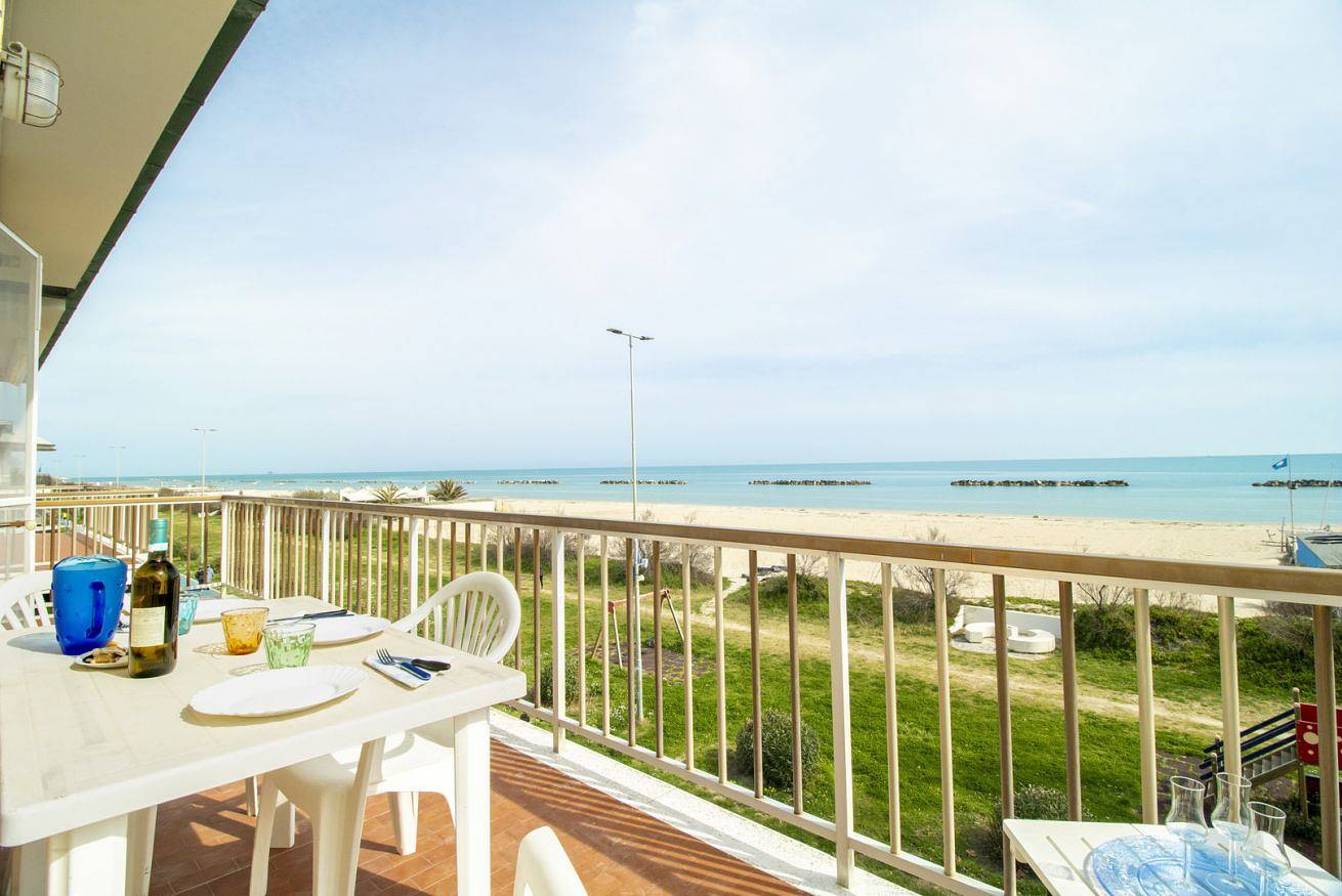 Apartamento entero, Sea view - [Balcony overlooking the sea] Wi-Fi Parking in Fermo, Provincia de Fermo