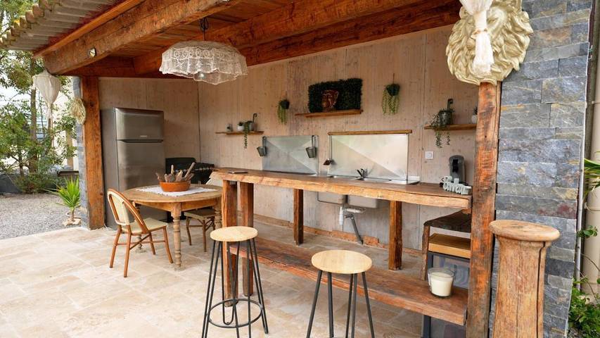 Location de vacances pour 8 personnes, avec terrasse et piscine ainsi que vue et jardin, animaux acceptés à Thézan-lès-Béziers - 2