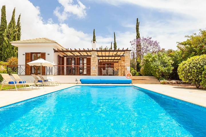 Holiday rental for 6 people, with terrace and garden in Aphrodite Hills
