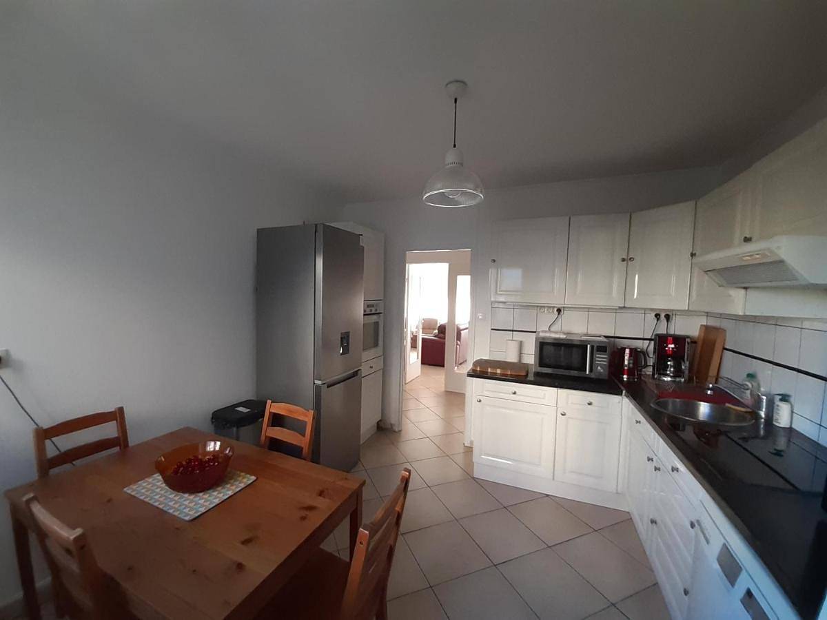 Appartement entier, Four-Bedroom Apartment in Mulhouse, Région de Mulhouse