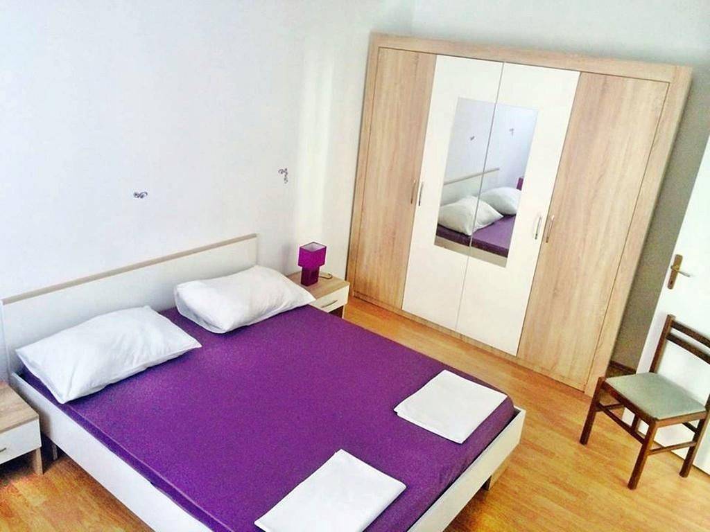 Ganze Wohnung, Ferienwohnung in Vodice mit Terrasse, Klimaanlage, W-Lan (4441-3) in Vodice, Šibenik-Knin