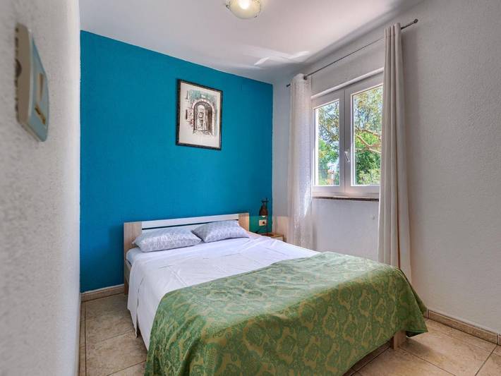 Location de vacances pour 10 personnes, avec terrasse ainsi que jardin et piscine dans Petrovija - 4