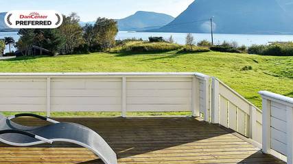 Ferienhaus für 10 Personen, mit Garten und Terrasse sowie Whirlpool, mit Haustier in Midsund