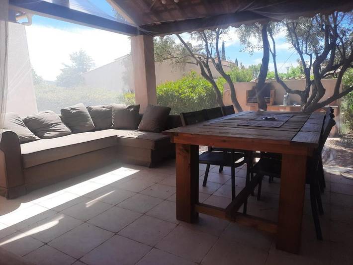 Location de vacances pour 7 personnes, avec terrasse et vue ainsi que jardin et piscine à Puget-Ville - 4