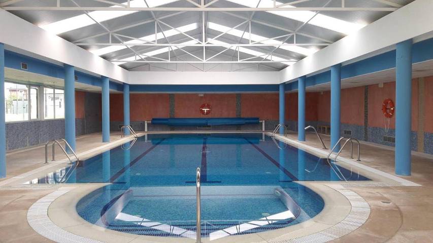 Apartamento para 4 personas, con Balcón y Terraza además de Jardín y Piscina en Riaza