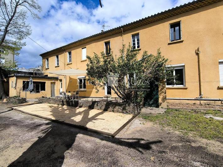 Location de vacances pour 29 personnes, avec Terrasse ainsi que Piscine et Vue à Bessèges