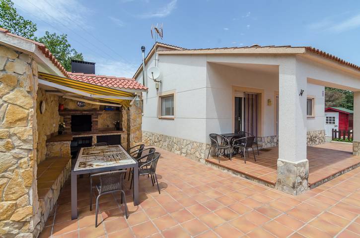 Chalet para 6 personas, con jardín en Selva - 4