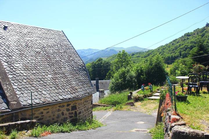 Location de vacances pour 7 personnes, avec vue à Chambon-sur-Lac - 2