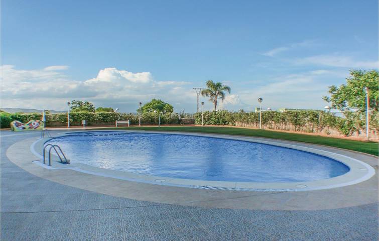 Apartamento vacacional entero, Oasis junto a la playa: Garaje, aire acondicionado, piscina, terraza y WiFi in Torre de la Sal, Cabanes