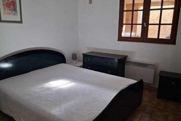 Gîte pour 5 personnes, avec terrasse ainsi que piscine et jardin à Mouans-Sartoux - 4