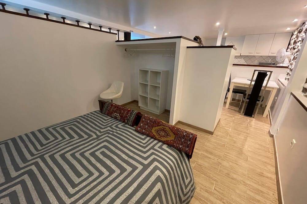 Entire apartment, Studio \"La Grange - Laruns\" with Private Terrace and Wi-Fi in Laruns, Béarn