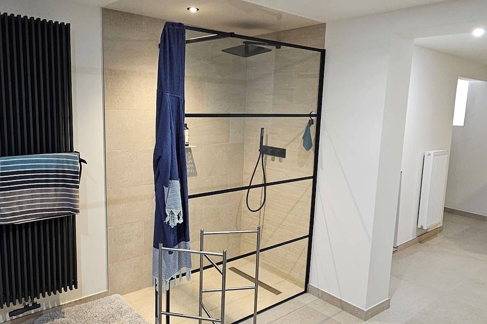 Entire apartment, Like at Home: Apartment near the forest with office and terrace in Liège, Liège region