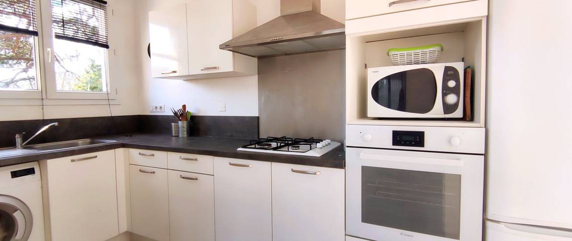 Gîte pour 4 personnes, avec terrasse ainsi que piscine et jardin, animaux acceptés à Peyreleau - 2