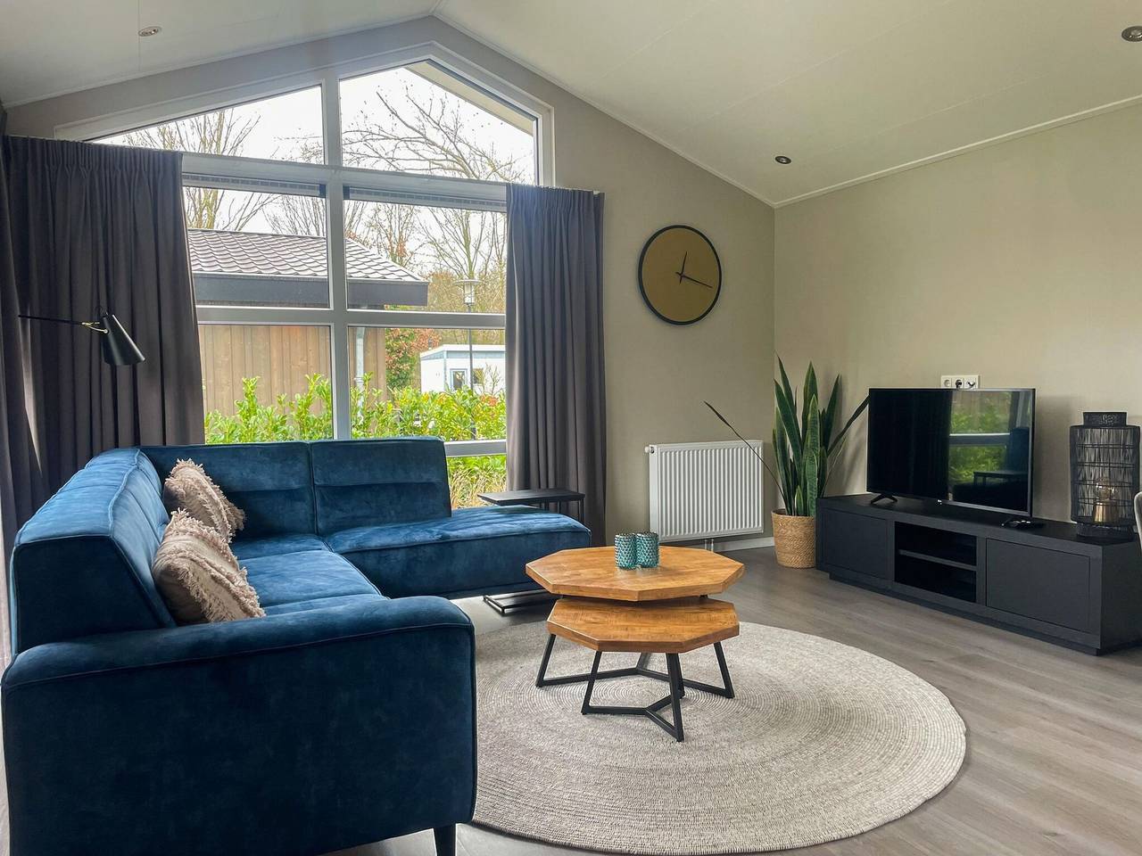 Chalet by Park Pond in the Netherlands in Veldhoven, North Brabant