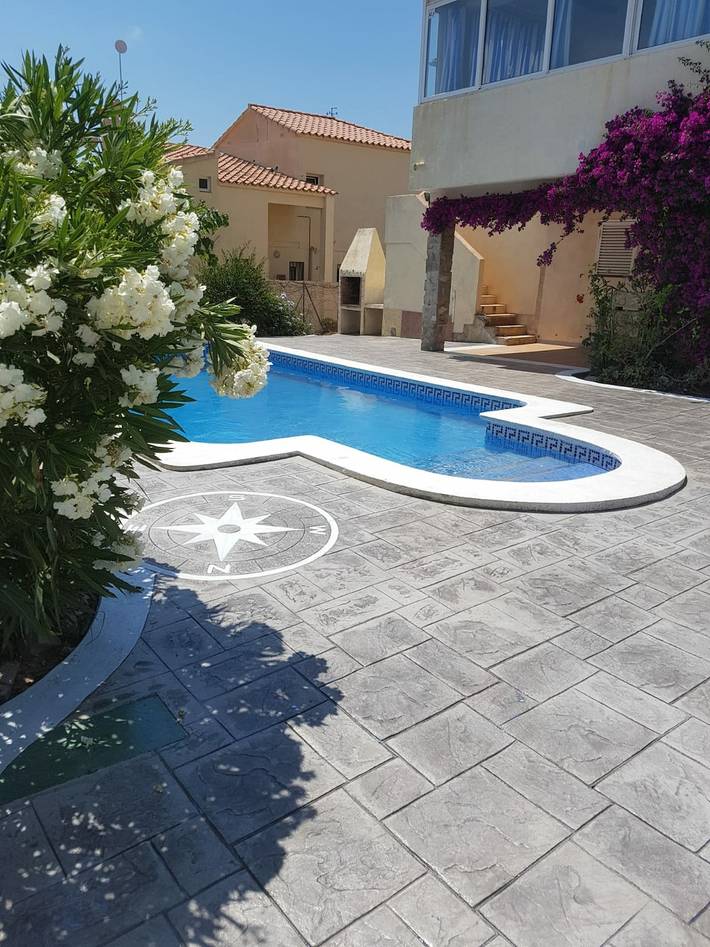 Chalet para 10 personas, con jardín y piscina en Cataluña - 2