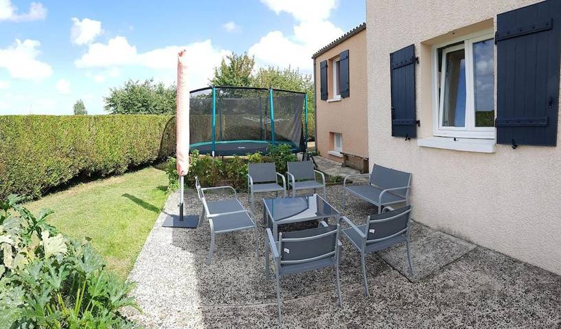 Location de vacances pour 10 personnes, avec piscine et jardin à La Jarrie - 3