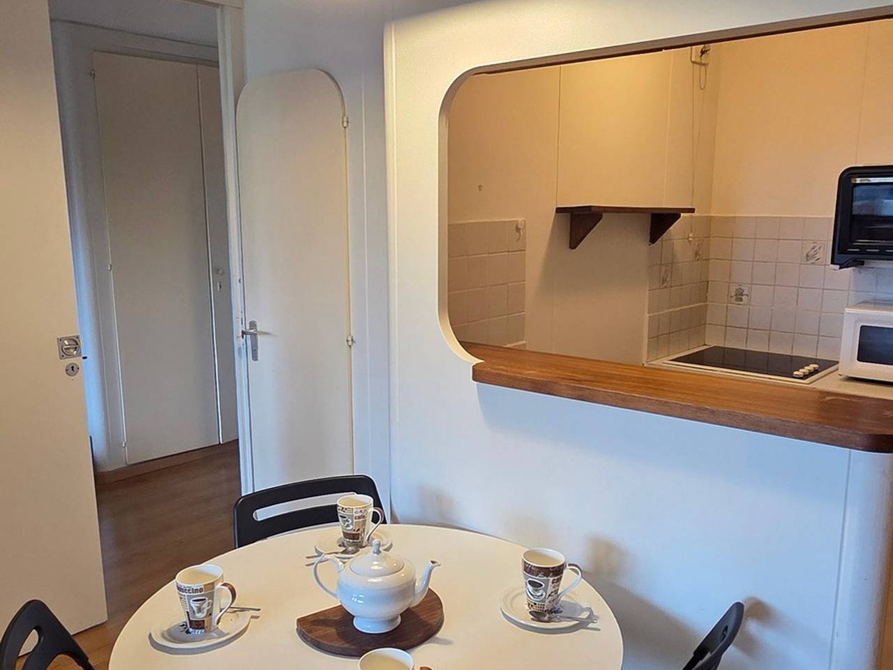 Entire apartment, 4-person Apt, ski-in/ski-out, Wifi, balcony, near Village des Enfants in Morzine, Les Portes du Soleil