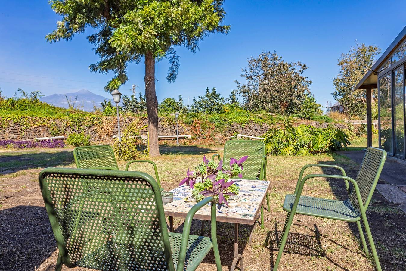 Appartement entier, Appartement 'La Casa Del Fico D'india - Verde' avec jardin partagé, Wi-Fi et climatisation in Aci Platani, Province de Catania
