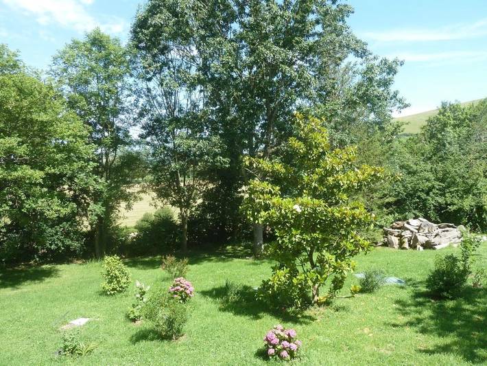 Location de vacances pour 3 personnes, avec jardin et piscine ainsi que terrasse et vue à Ossès - 2