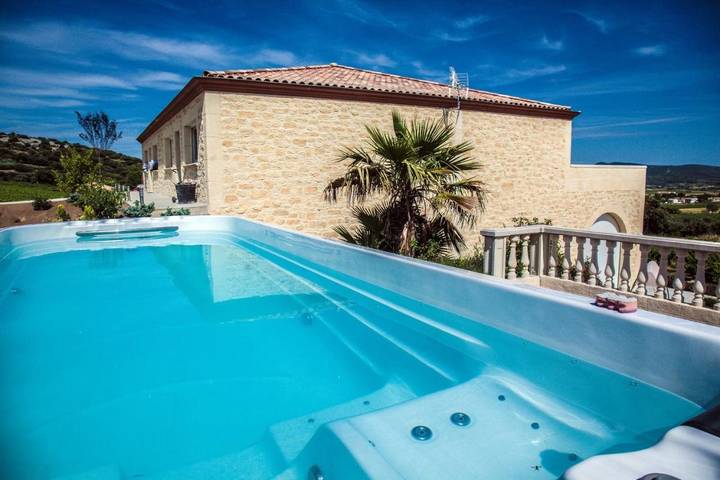 Location de vacances pour 2 personnes, avec jacuzzi et piscine ainsi que jardin et sauna à Saint-Jean-de-Fos - 2