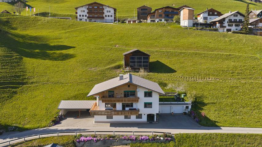 Ganze Ferienwohnung, Großes Bergapartment · 4 Sz · Balkon & Aussicht in Sonntag, Bezirk Bludenz
