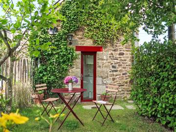 Gîte pour 3 personnes, avec terrasse et jardin à Plouha