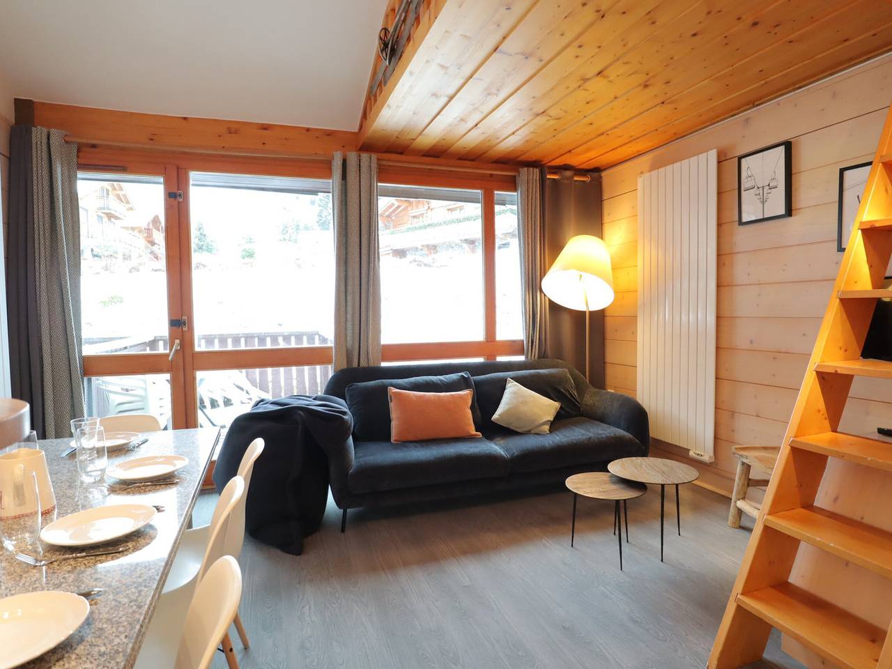 Entire apartment, Comfortable apartment for 6 with balcony and parking in Les Gets in Les Gets, Les Portes du Soleil