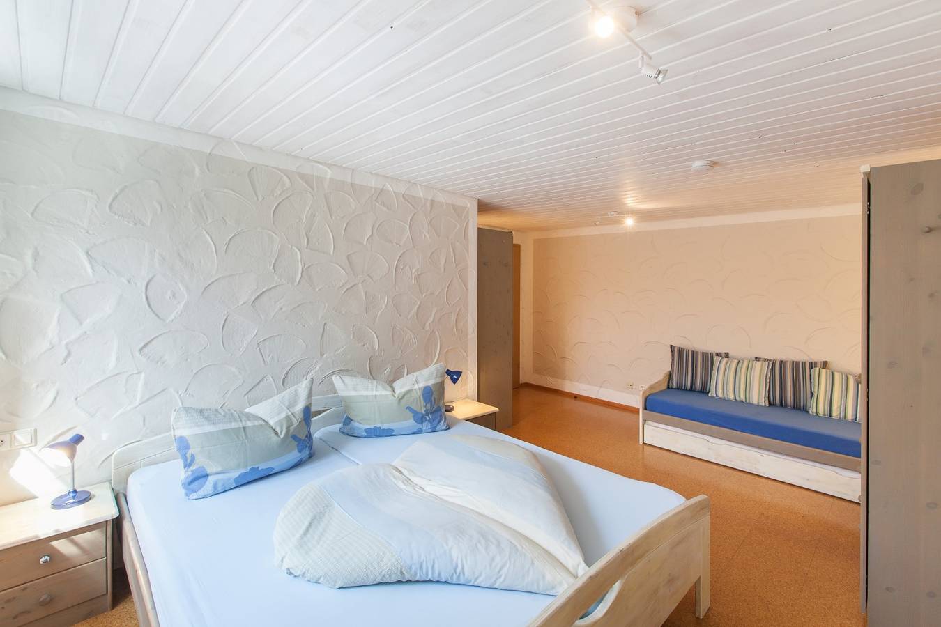 Katzenmaier - Wohnung Türkis, 80qm, 2 Schlafzimmer, max. 4 Personen in Friedrichshafen, Region Bodensee-Oberschwaben